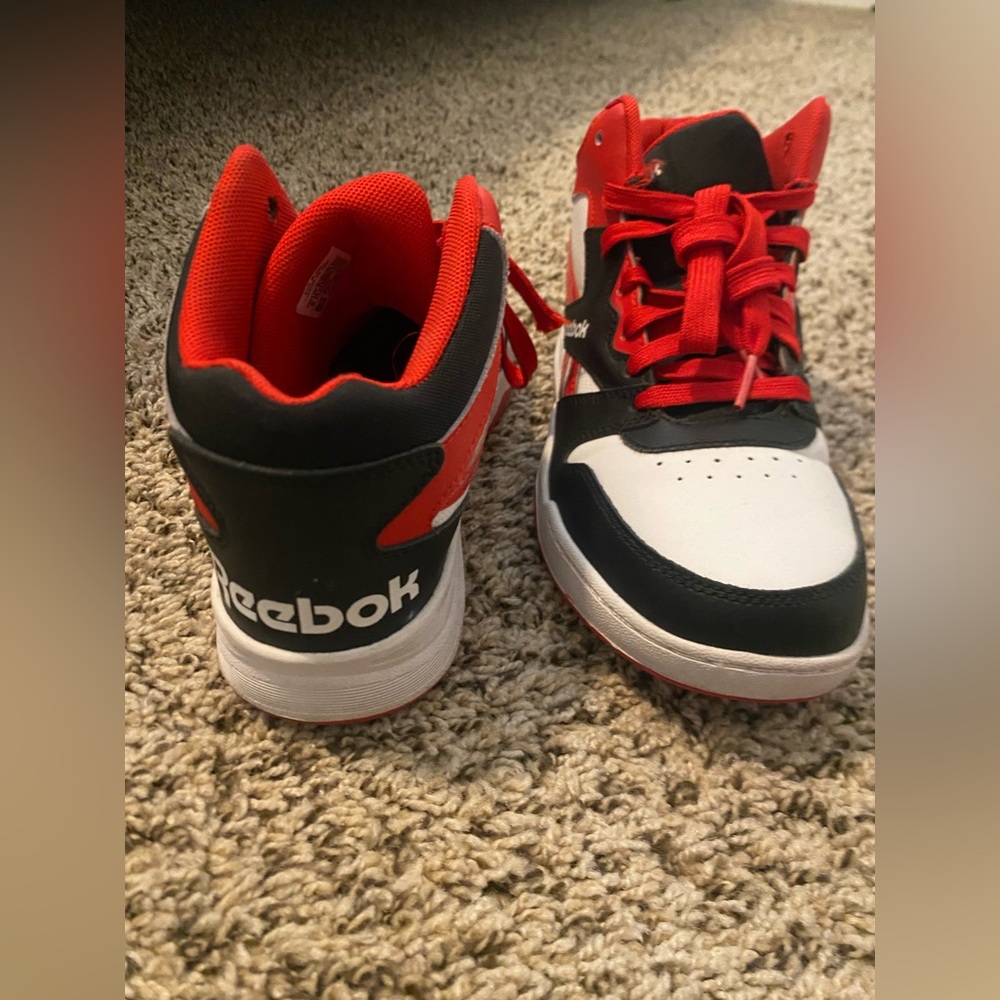 Kids Reebok - Picture 2 of 3